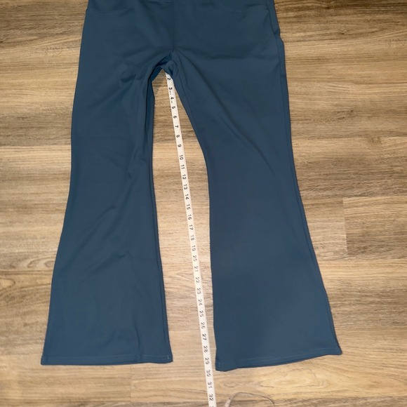 Halara High Waisted Flare Leggings Yoga Pants Blue Women's 1X NWT Stretch - Picture 5 of 8